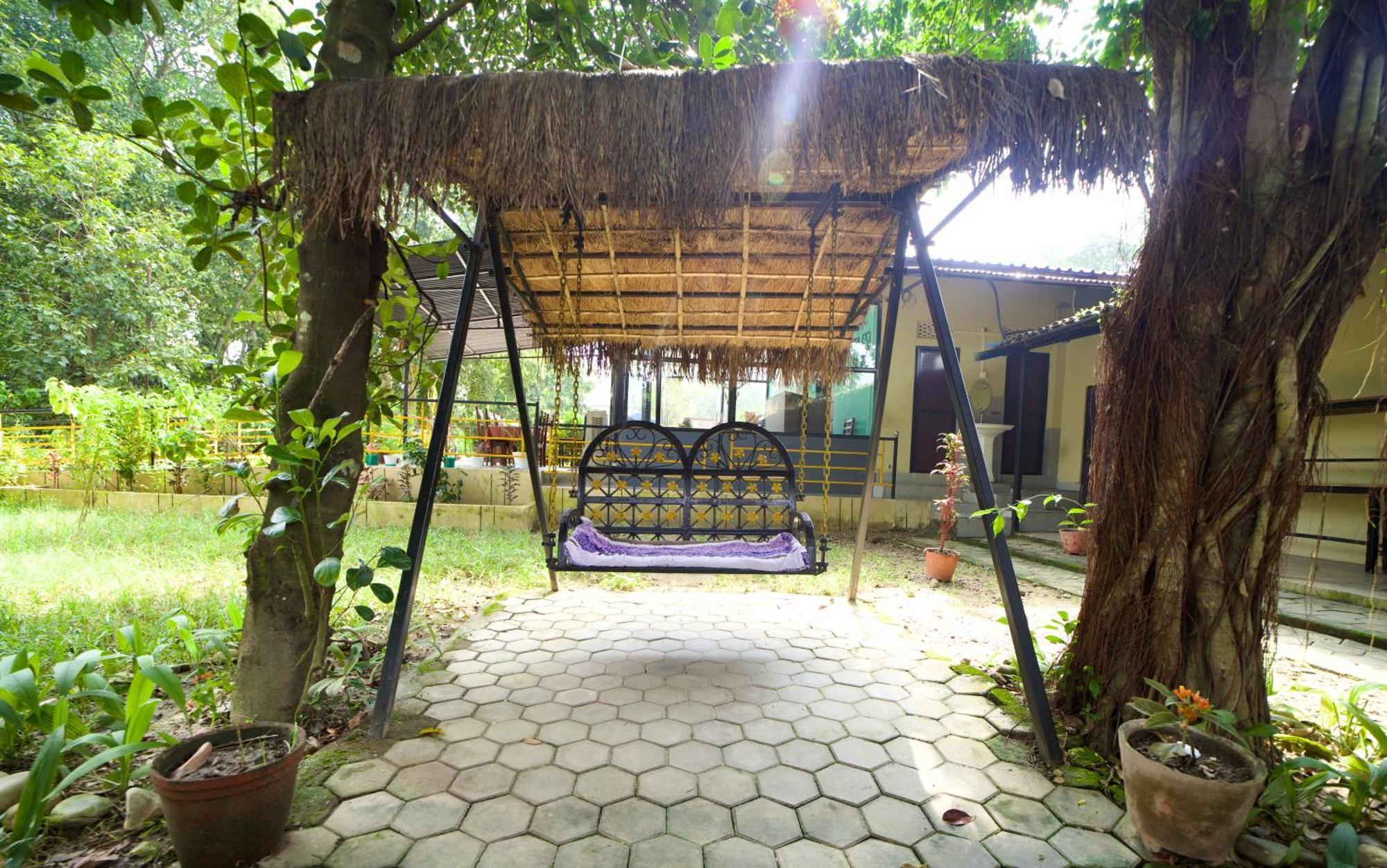 Chitwan Gaida Lodge - Animal Lovers & Birdwatchers Paradise Sauraha Exterior foto