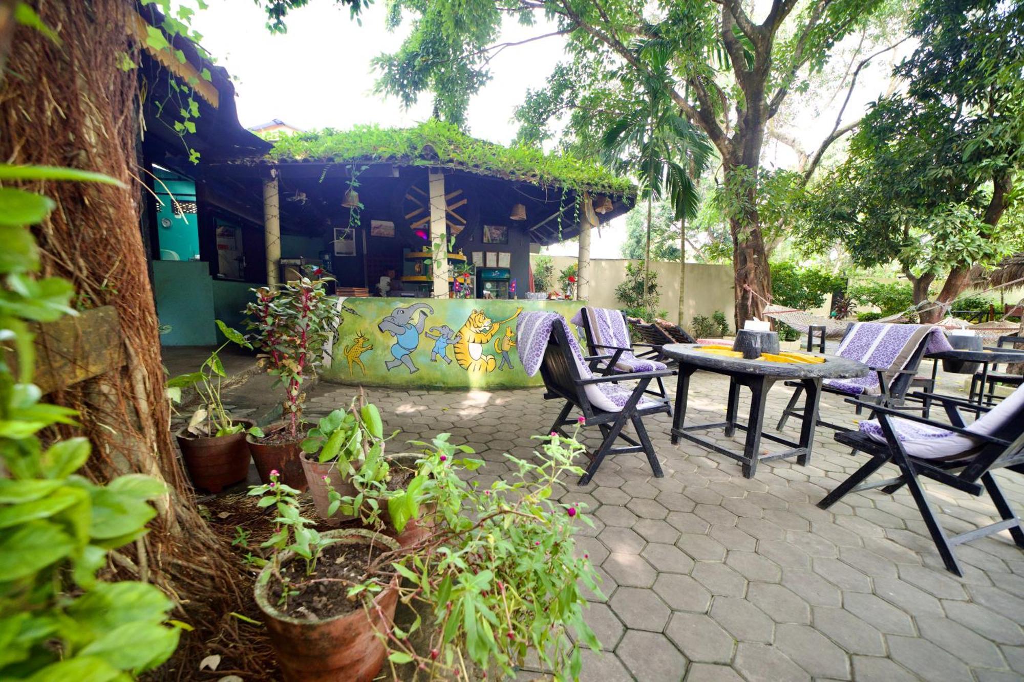 Chitwan Gaida Lodge - Animal Lovers & Birdwatchers Paradise Sauraha Exterior foto